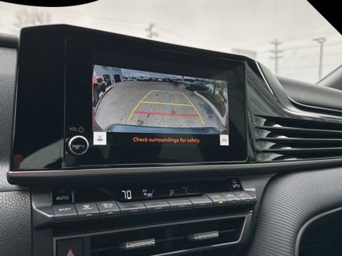 Used 2025 Toyota Camry SE image 32