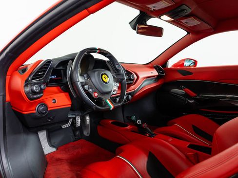 Certified 2019 Ferrari 488 Pista Coupe RWD image 4