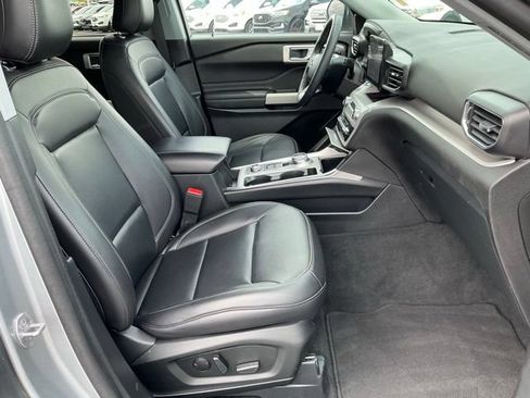 Used 2024 Ford Explorer XLT w/ Equipment Group 202A AWD/4WD image 24