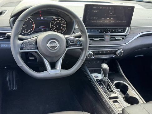 Used 2024 Nissan Altima 2.5 SV w/ SV Premium Package FWD image 18