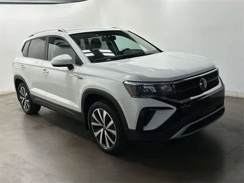 Certified 2022 Volkswagen Taos SE image 31