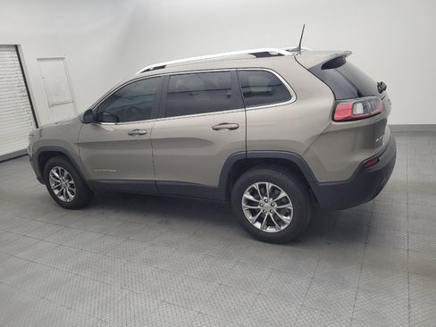 Used 2019 Jeep Cherokee Latitude Plus w/ Cold Weather Group AWD/4WD image 3
