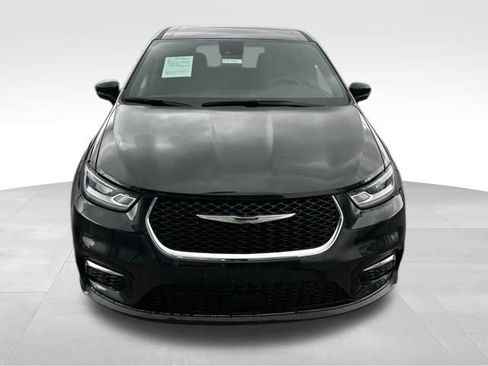 Used 2026 Chrysler Pacifica Select FWD image 2