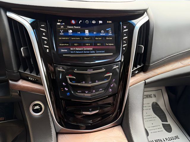 Used 2019 Cadillac Escalade Luxury AWD/4WD image 18
