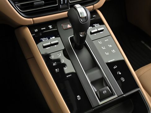 Used 2025 Porsche Macan image 43