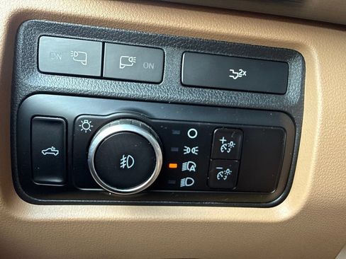 Used 2023 Ford F250 Lariat w/ Black Appearance Package AWD/4WD image 32