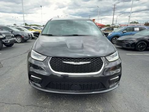 Used 2024 Chrysler Pacifica Limited FWD image 3