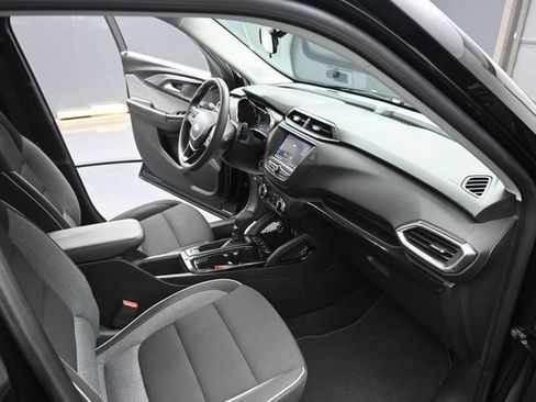 Used 2023 Chevrolet TrailBlazer LT FWD image 40