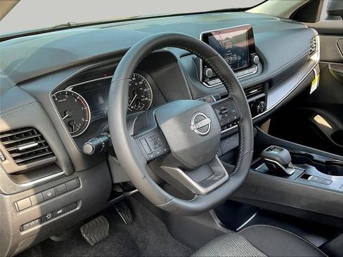 Used 2026 Nissan Rogue SV FWD image 18