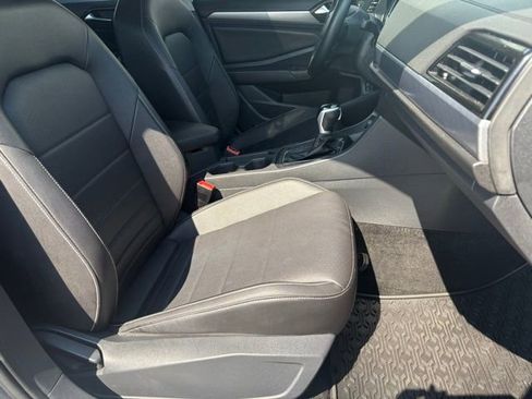 Used 2023 Volkswagen Jetta SE FWD image 17