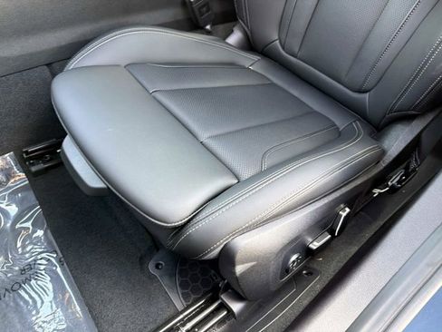 Used 2025 BMW 330i Sedan image 17