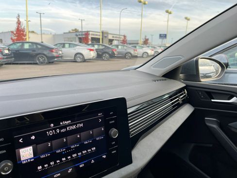 Used 2025 Volkswagen Jetta SE image 35