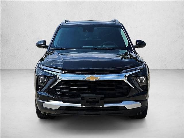 Used 2024 Chevrolet TrailBlazer LT w/ Driver Confidence Package AWD/4WD image 2