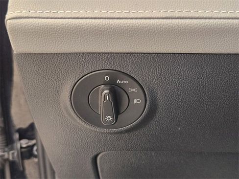 Certified 2022 Volkswagen Taos SEL w/ Panoramic Sunroof Package image 25