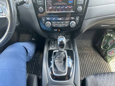 Used 2019 Nissan Rogue SV w/ Premium Package AWD/4WD image 24