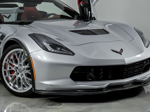Used 2015 Chevrolet Corvette Z06 w/ 3LZ Preferred Equipment Group RWD image 3