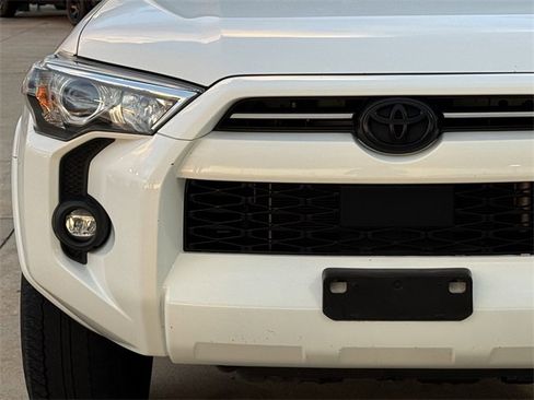 Used 2022 Toyota 4Runner SR5 image 8