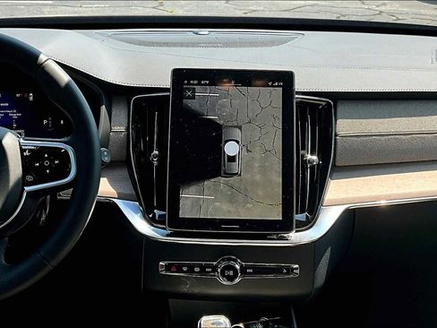 New 2026 Volvo XC90 B6 Plus w/ Protection Package Premier image 8