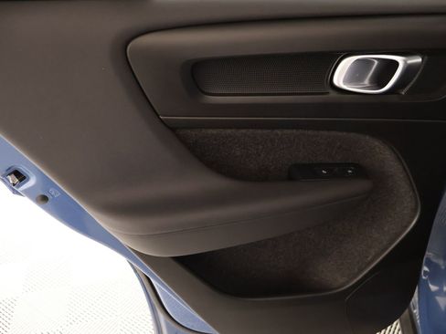 Used 2024 Volvo XC40 B5 Ultimate w/ Protection Package Premier image 18