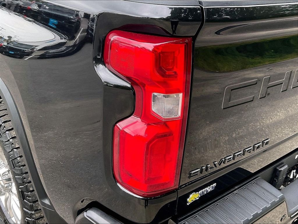 Used 2022 Chevrolet Silverado 2500 High Country w/ Technology Package AWD/4WD image 33