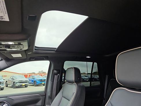 Certified 2023 GMC Yukon SLT w/ SLT Premium Package image 14