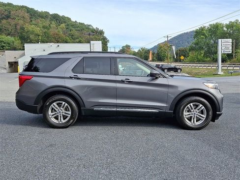 Used 2021 Ford Explorer XLT w/ Equipment Group 202A image 10