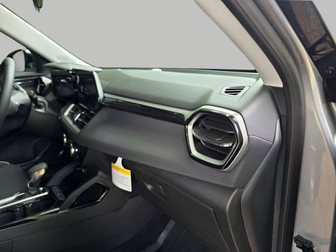 New 2026 Chevrolet TrailBlazer LT w/ Midnight Edition FWD image 10