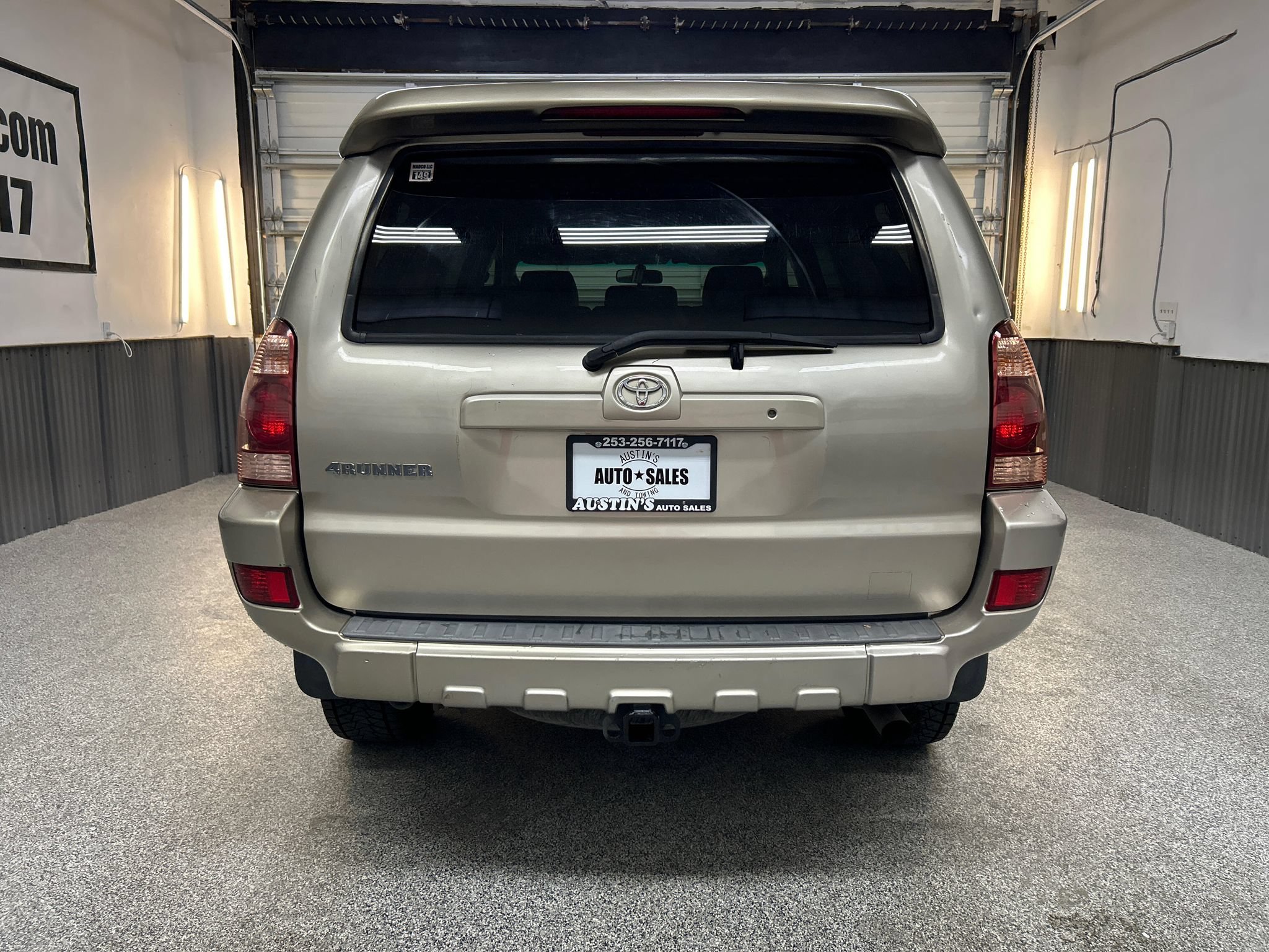 Used 2004 Toyota 4Runner SR5 AWD/4WD image 5