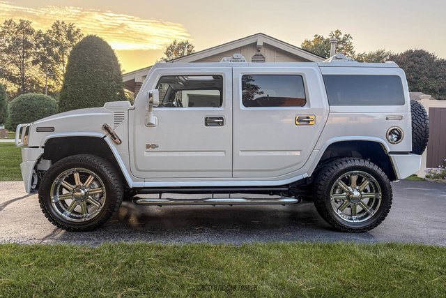 Used 2005 HUMMER H2 w/ Preferred Equipment Group AWD/4WD image 2