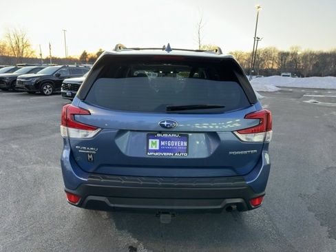 Used 2022 Subaru Forester Premium image 7