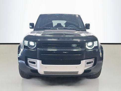 Used 2025 Land Rover Defender 110 S image 8