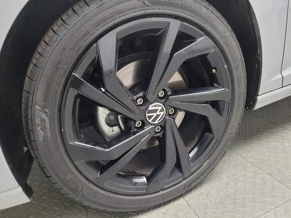 Used 2025 Volkswagen Jetta SE FWD image 31