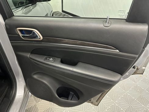 Used 2016 Jeep Grand Cherokee Overland image 18