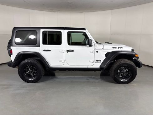 Used 2025 Jeep Wrangler Unlimited Sport AWD/4WD image 9