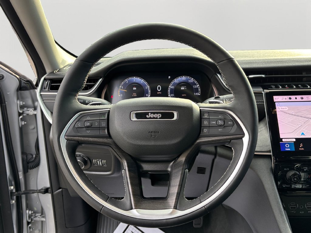Used 2024 Jeep Grand Cherokee Limited AWD/4WD image 19