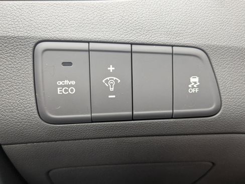 Used 2015 Hyundai Elantra Limited w/ Option Group 05 image 32