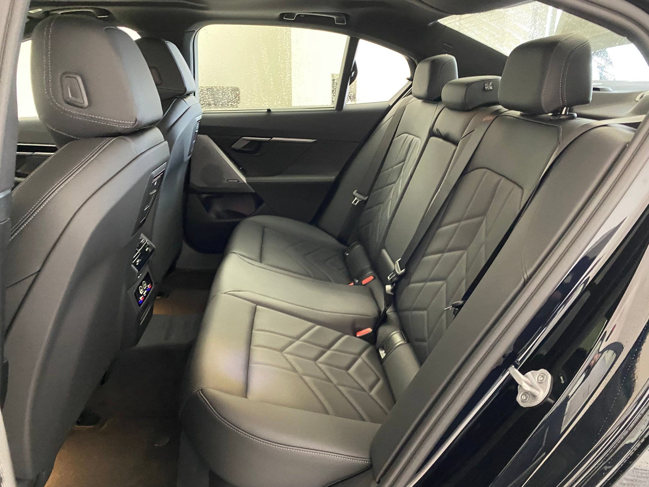 Used 2026 BMW 530i xDrive w/ M Sport Package AWD/4WD image 25