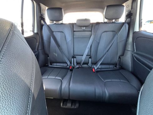 Used 2025 Mercedes-Benz GLB 250 image 40