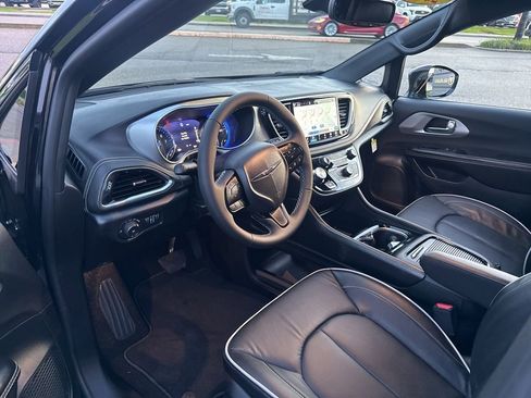 New 2026 Chrysler Pacifica Limited w/ S Appearance Package image 22