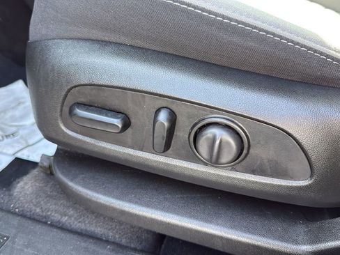 Used 2021 Chevrolet Equinox LT w/ Driver Convenience Package image 27