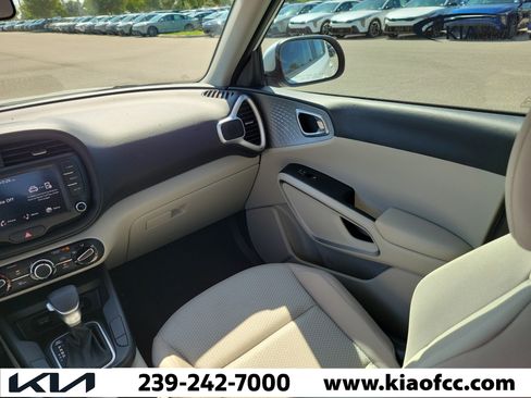 Used 2024 Kia Soul LX FWD image 16