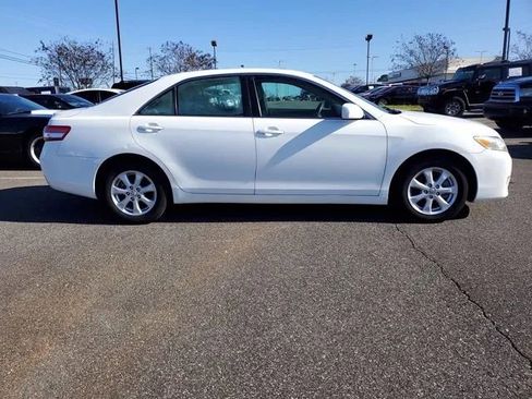 Used 2011 Toyota Camry XLE image 8