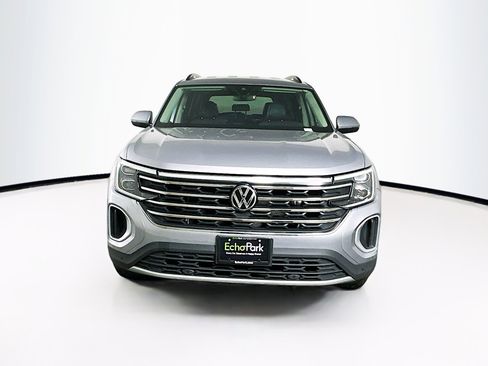 Used 2025 Volkswagen Atlas SE image 2