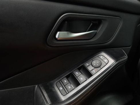 Used 2025 Nissan Rogue SV FWD image 21