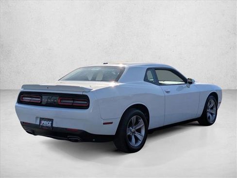 Used 2020 Dodge Challenger SXT image 5