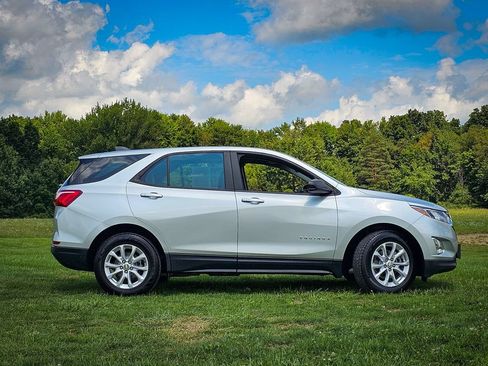 Used 2020 Chevrolet Equinox LS FWD image 2