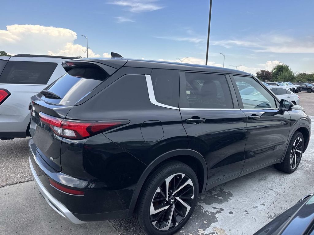 Used 2024 Mitsubishi Outlander SE AWD/4WD image 9