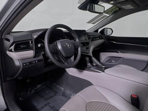 Used 2024 Toyota Camry SE w/ Convenience Package image 30