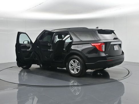 Used 2022 Ford Explorer XLT image 35