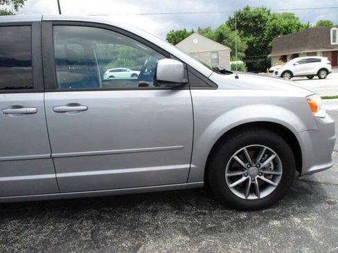 Used 2016 Dodge Grand Caravan SE FWD image 11